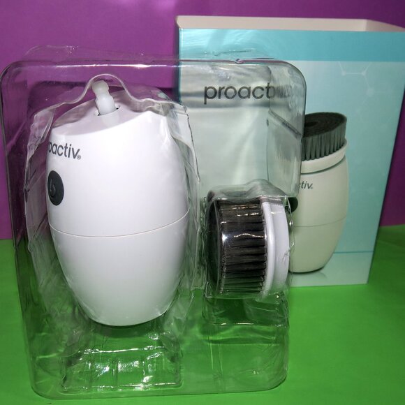 Proactiv Pore Cleansing Charcoal Brush 360 degrees NIB - Picture 2 of 2